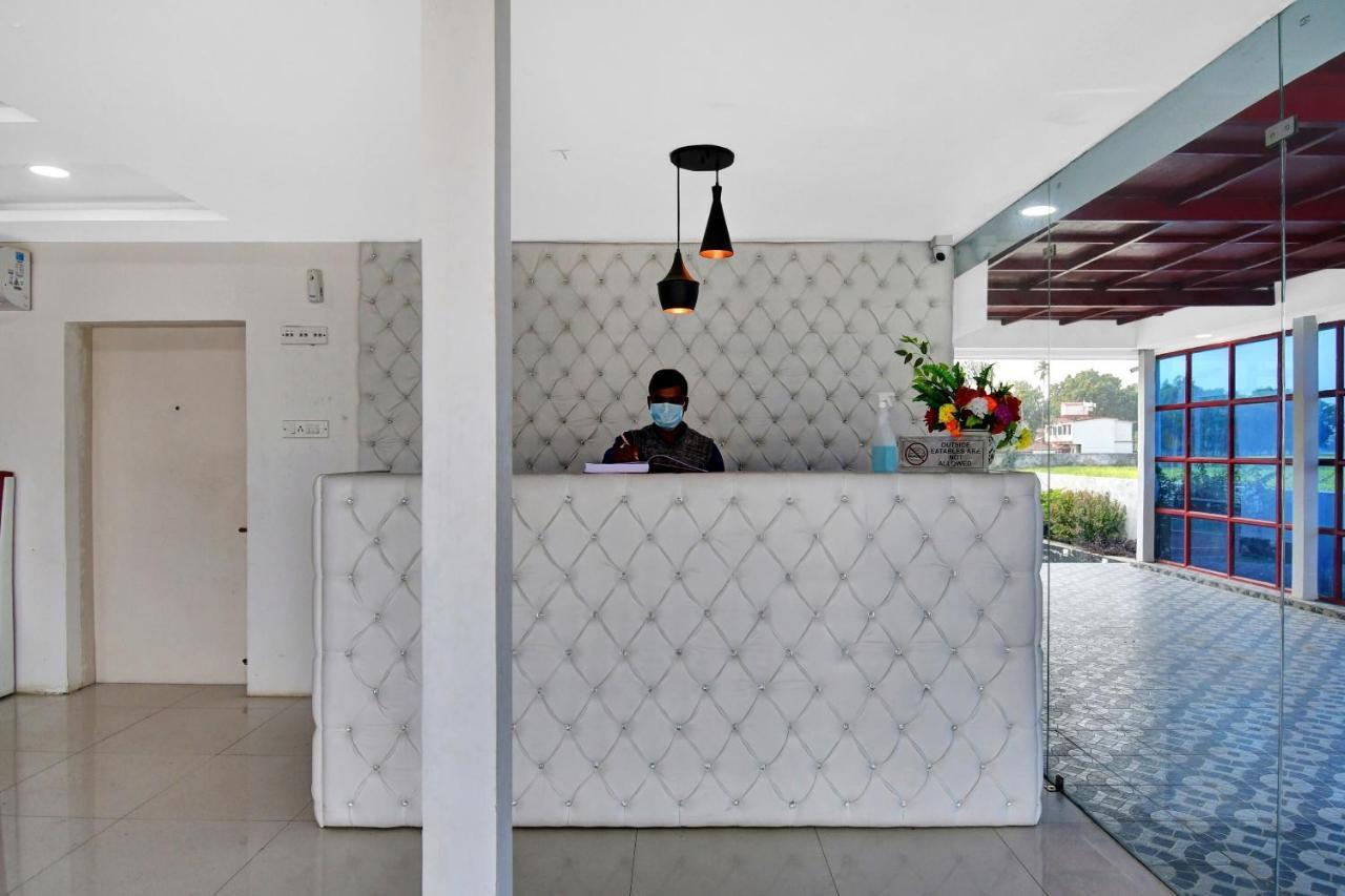 Oyo Townhouse 779 Gods County 호텔 타라피트 외부 사진
