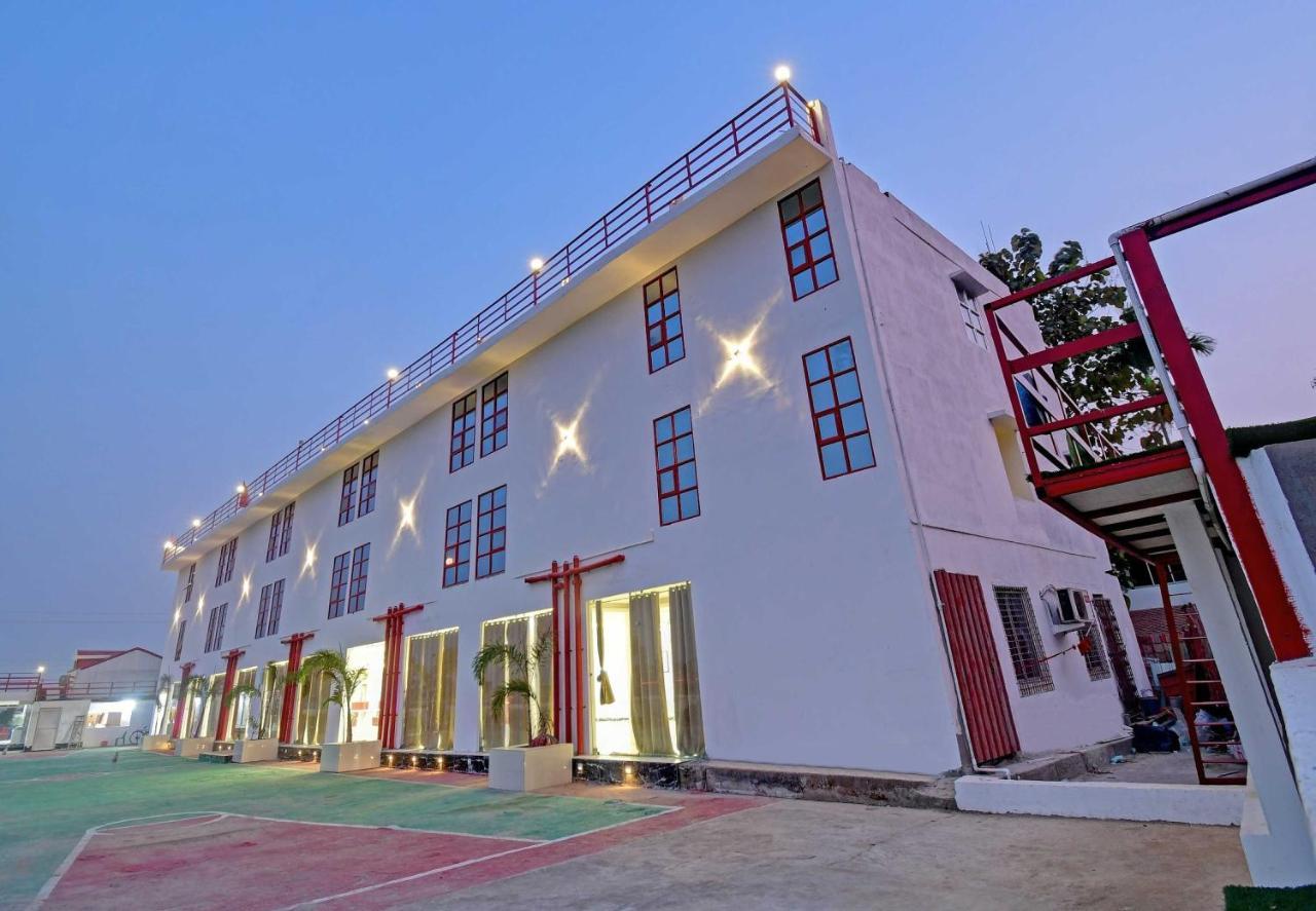 Oyo Townhouse 779 Gods County 호텔 타라피트 외부 사진