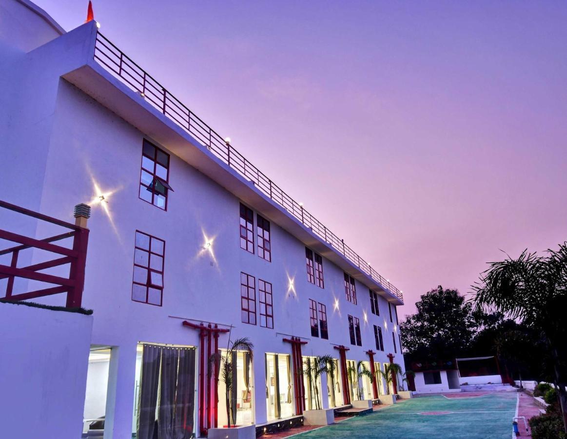 Oyo Townhouse 779 Gods County 호텔 타라피트 외부 사진